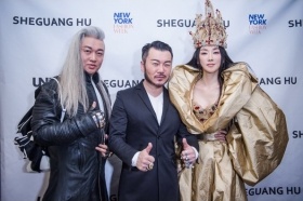 萨顶顶纽约时装周玩转行为艺术